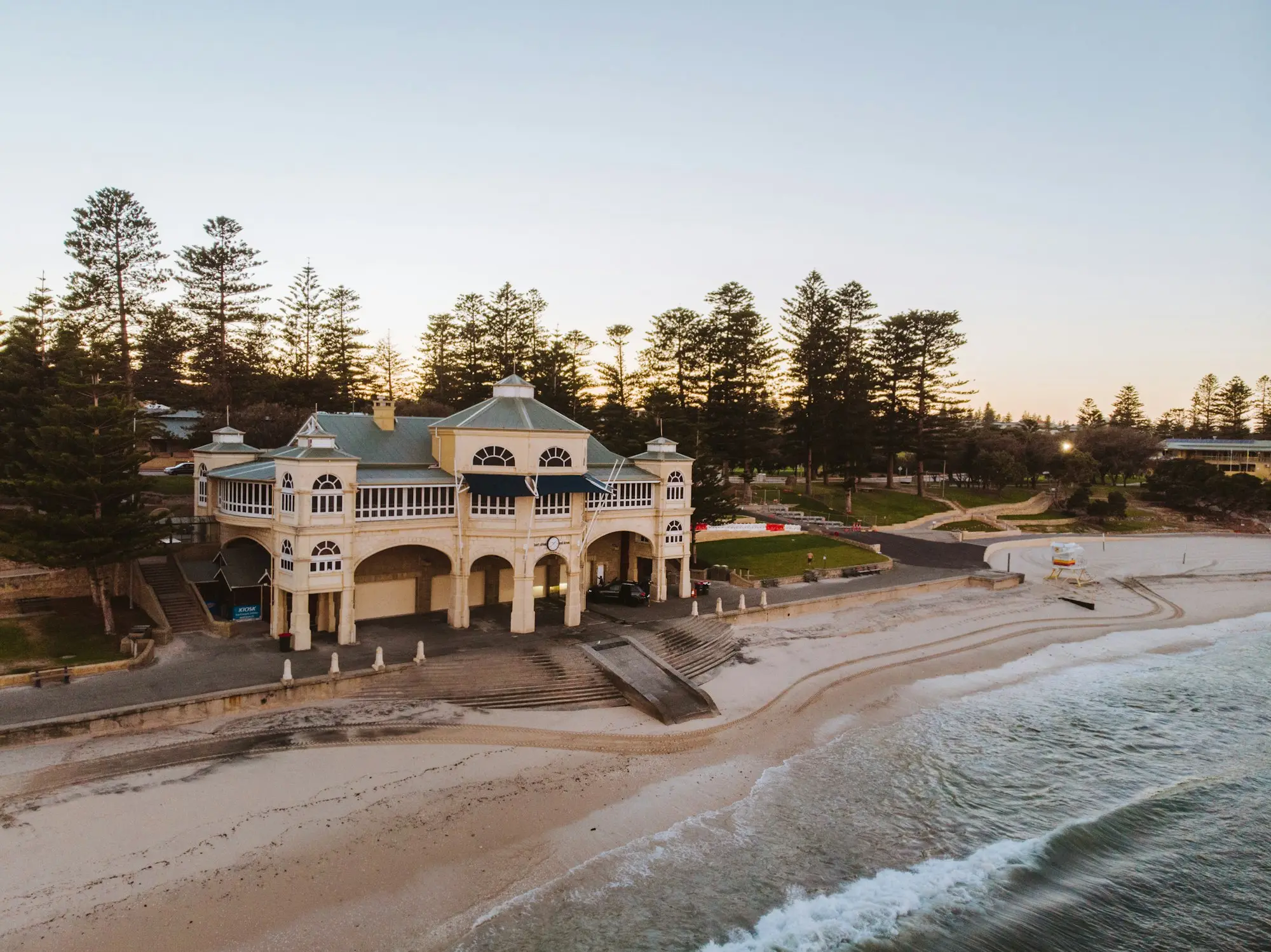 Cottesloe Beach and the Indiana teahouse in Perth